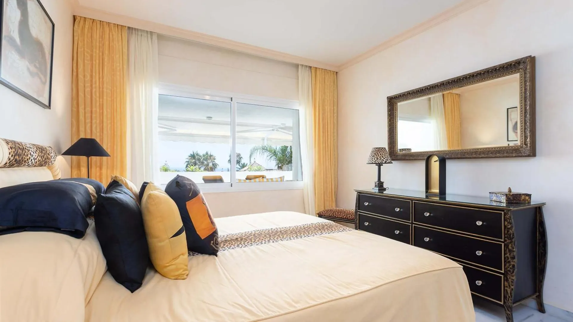 Bahia De Marbella Apartment İspanya